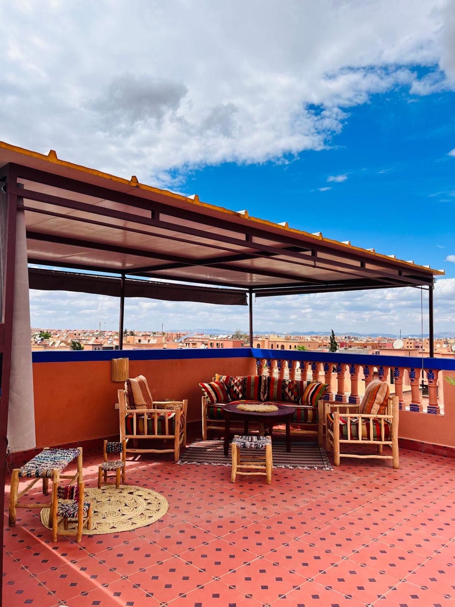 Apartment With Ac, Patio And Rooftop Appartement Climatise Avec Patio Et Toit Terrasse マラケシュ エクステリア 写真
