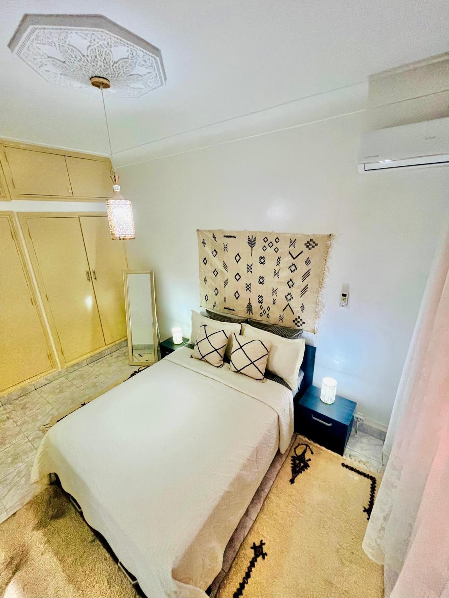 Apartment With Ac, Patio And Rooftop Appartement Climatise Avec Patio Et Toit Terrasse マラケシュ エクステリア 写真