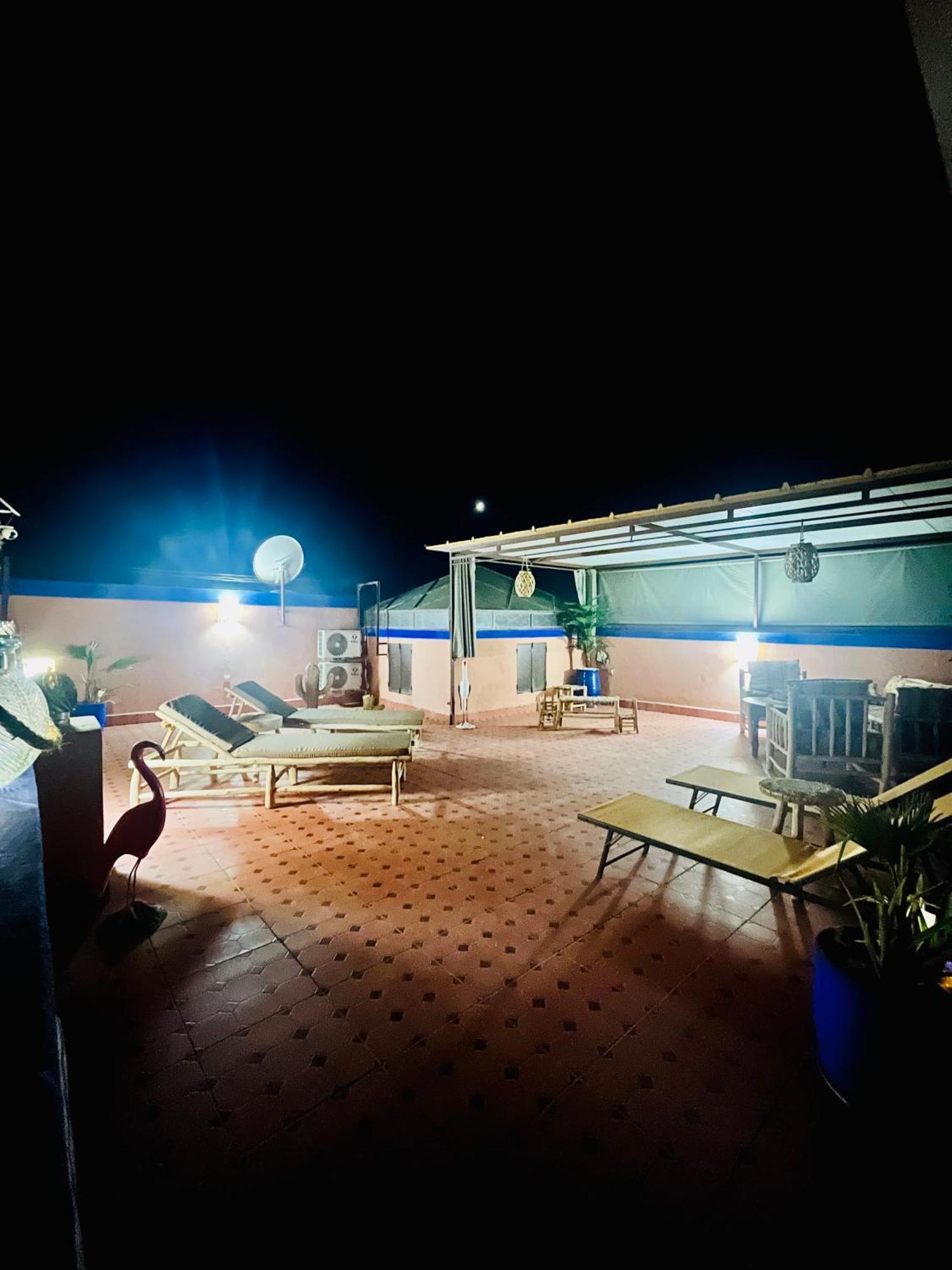 Apartment With Ac, Patio And Rooftop Appartement Climatise Avec Patio Et Toit Terrasse マラケシュ エクステリア 写真