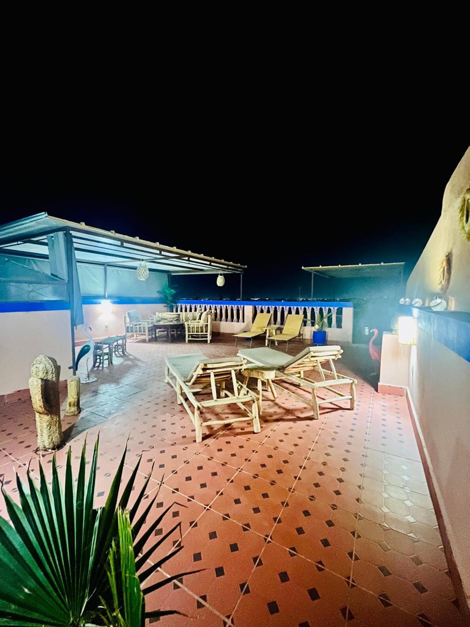 Apartment With Ac, Patio And Rooftop Appartement Climatise Avec Patio Et Toit Terrasse マラケシュ エクステリア 写真