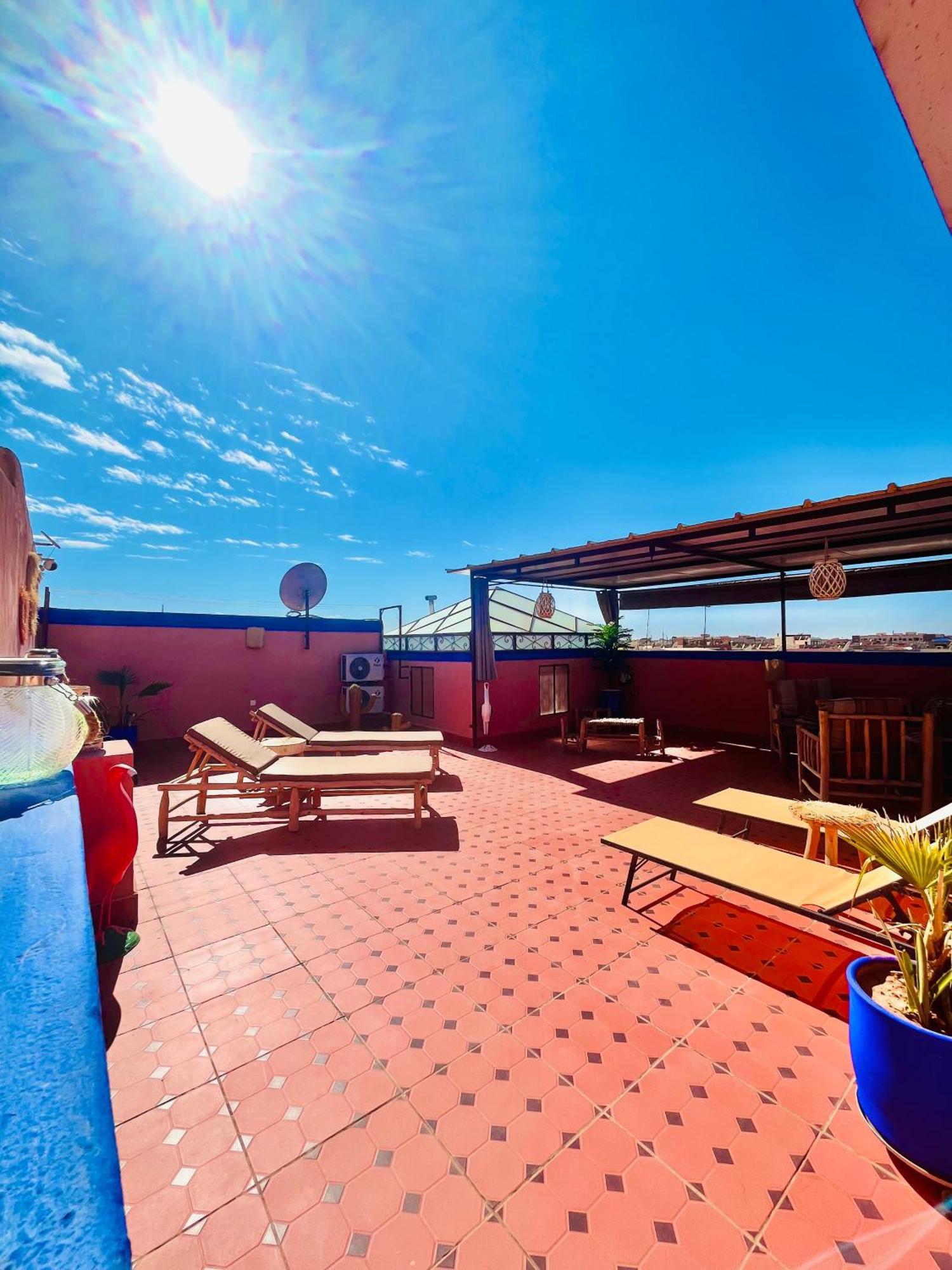 Apartment With Ac, Patio And Rooftop Appartement Climatise Avec Patio Et Toit Terrasse マラケシュ エクステリア 写真