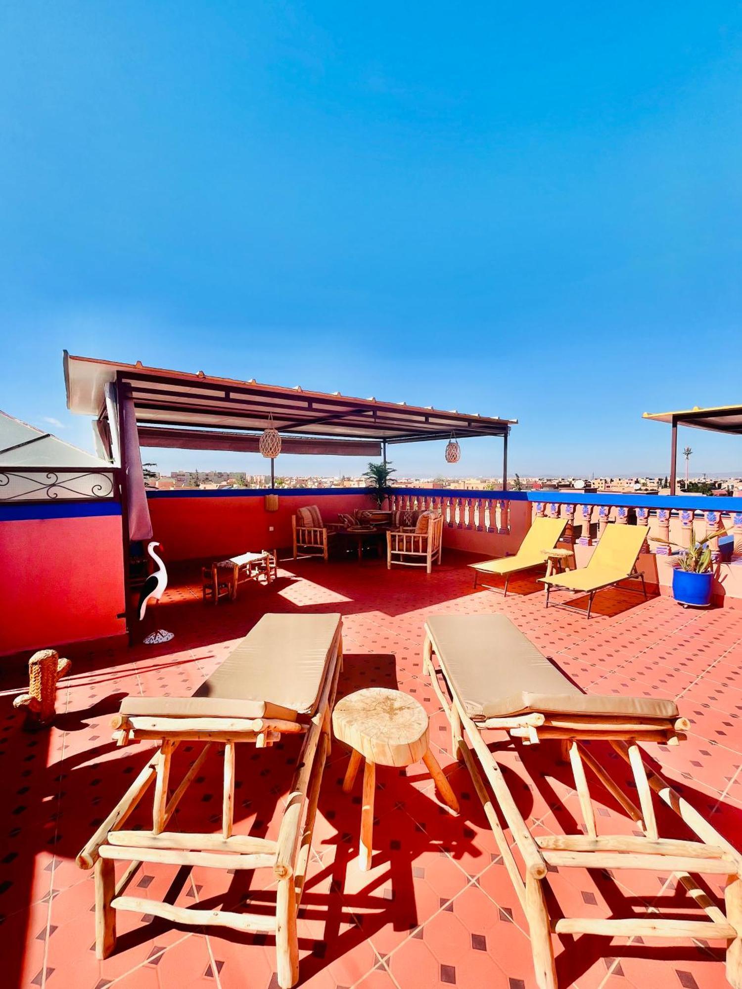 Apartment With Ac, Patio And Rooftop Appartement Climatise Avec Patio Et Toit Terrasse マラケシュ エクステリア 写真
