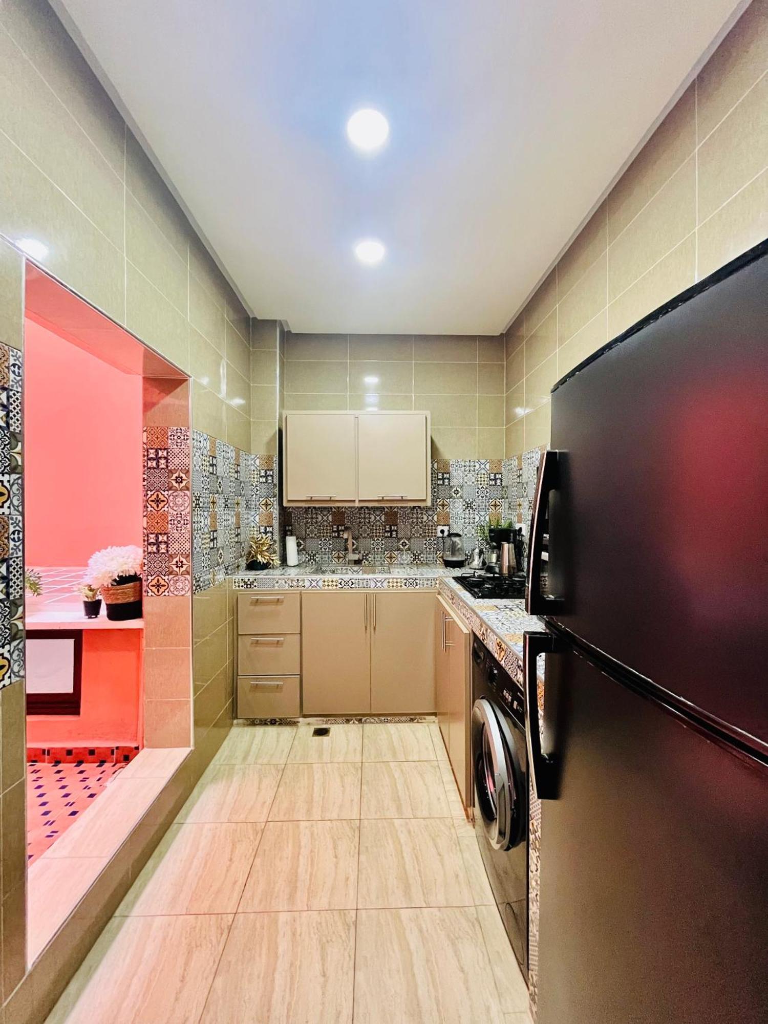 Apartment With Ac, Patio And Rooftop Appartement Climatise Avec Patio Et Toit Terrasse マラケシュ エクステリア 写真