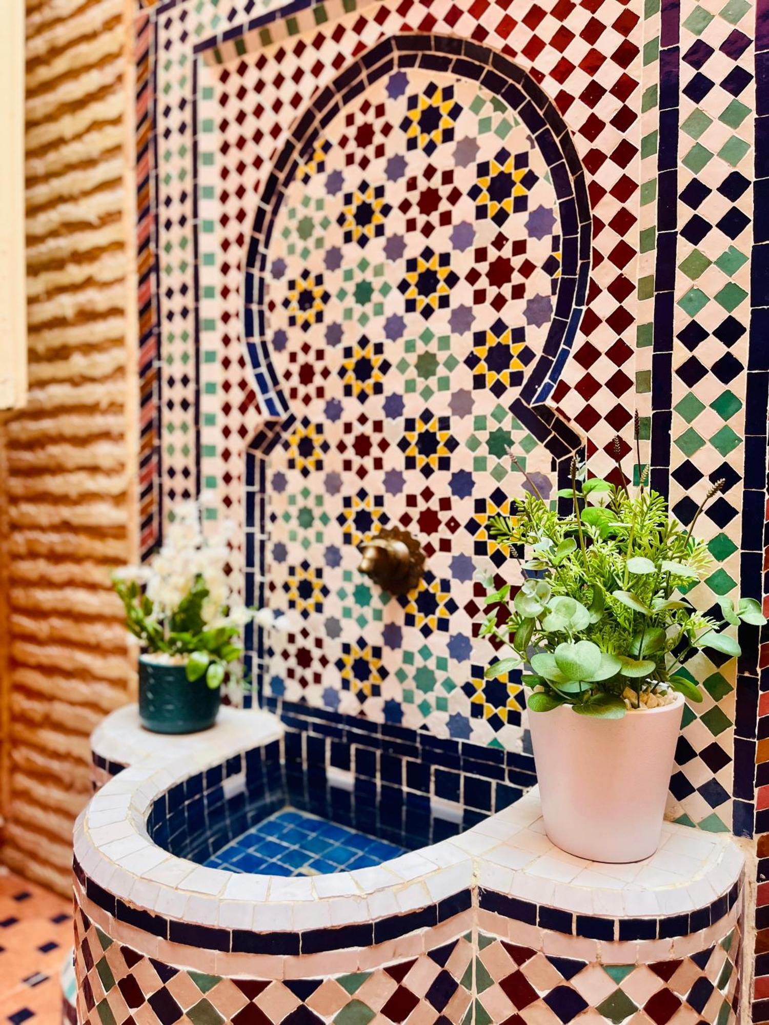 Apartment With Ac, Patio And Rooftop Appartement Climatise Avec Patio Et Toit Terrasse マラケシュ エクステリア 写真