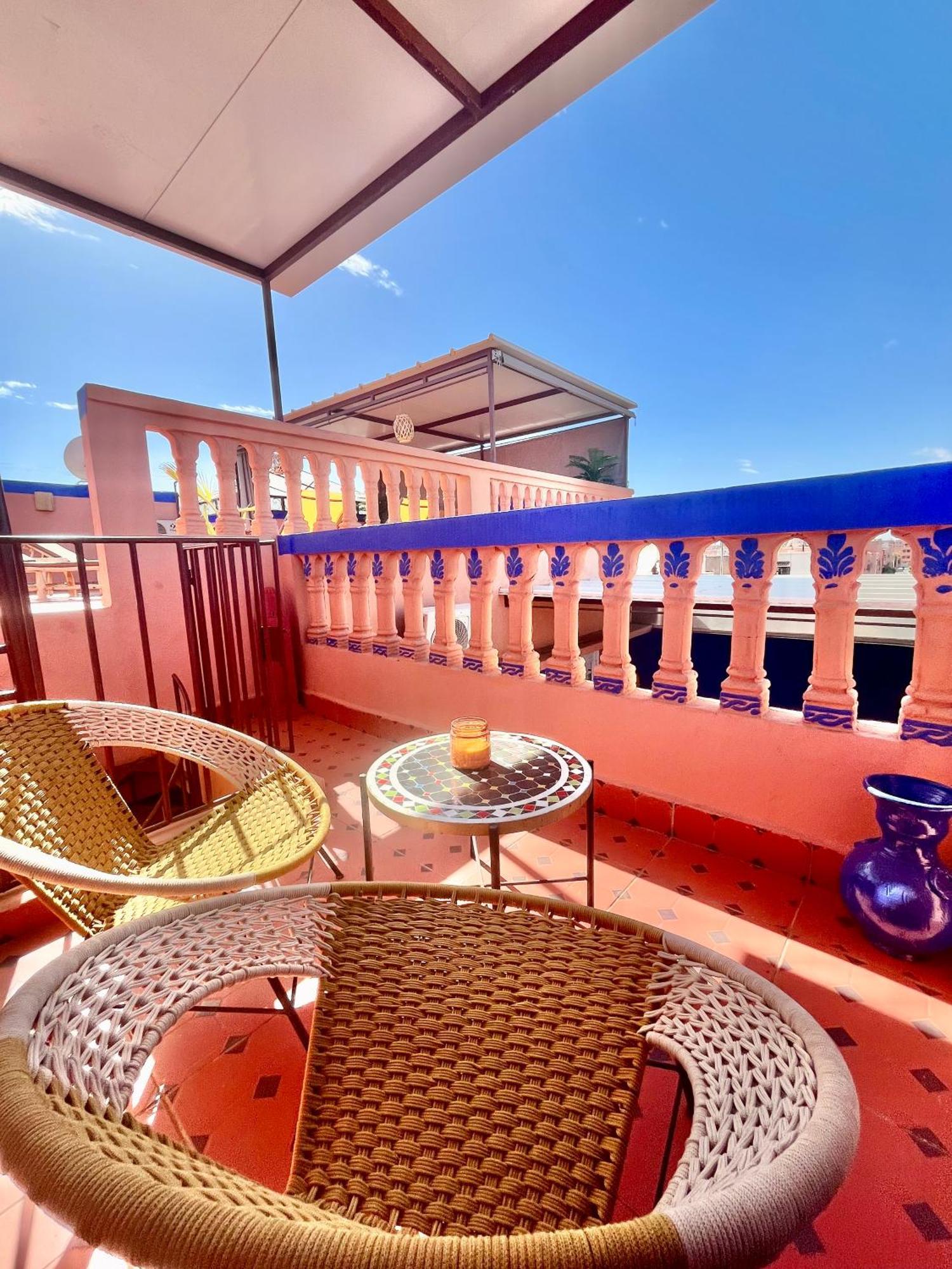 Apartment With Ac, Patio And Rooftop Appartement Climatise Avec Patio Et Toit Terrasse マラケシュ エクステリア 写真